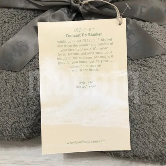 Barefoot Dreams CozyChic Rib Trim Throw 45” x 60” - Picture 3 of 4